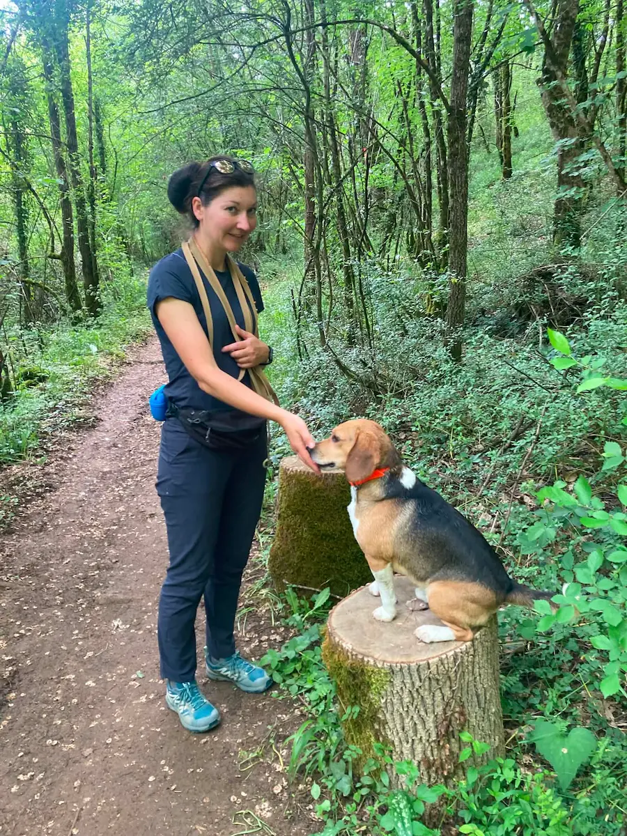 Sandra et son chien Rocky, fondateurs de la garderie canine La Bande à Rocky